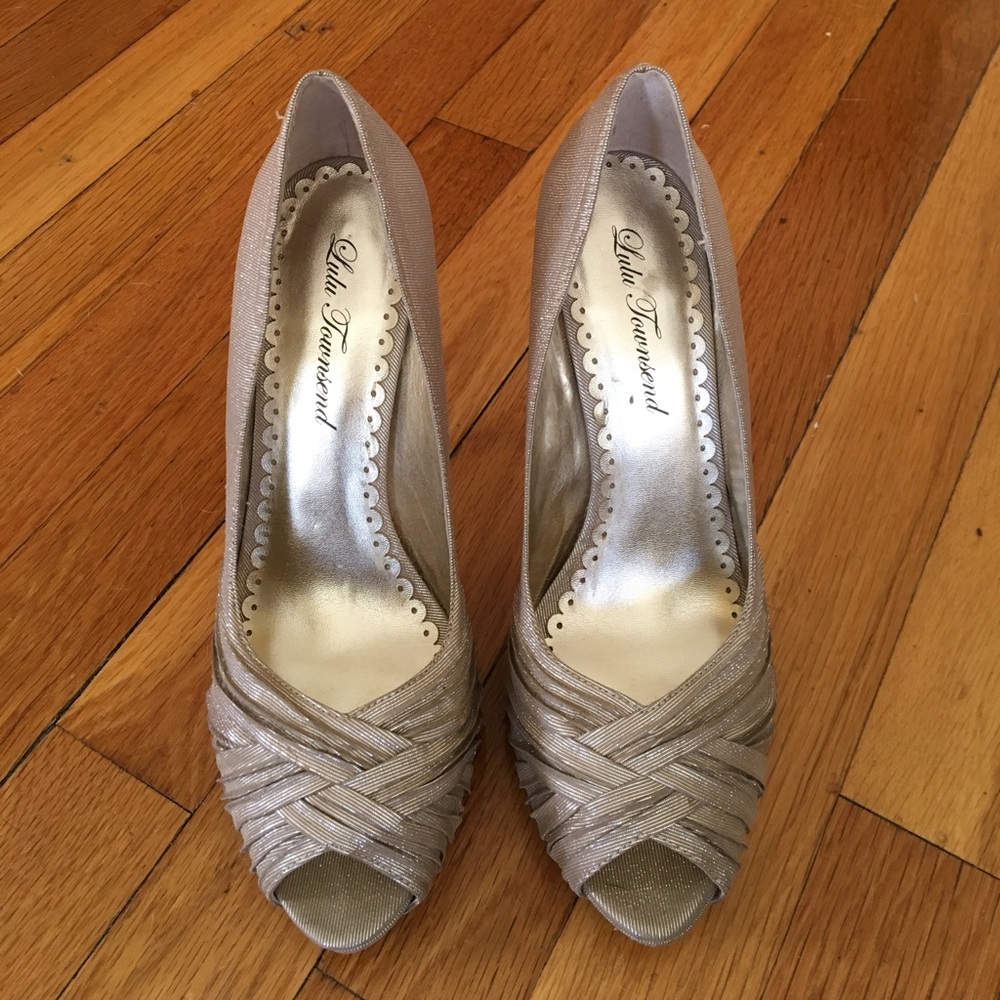 Lulu Townsend Silver Platform Peep Toe Heels | Size 8 | Wedding Prom Formal